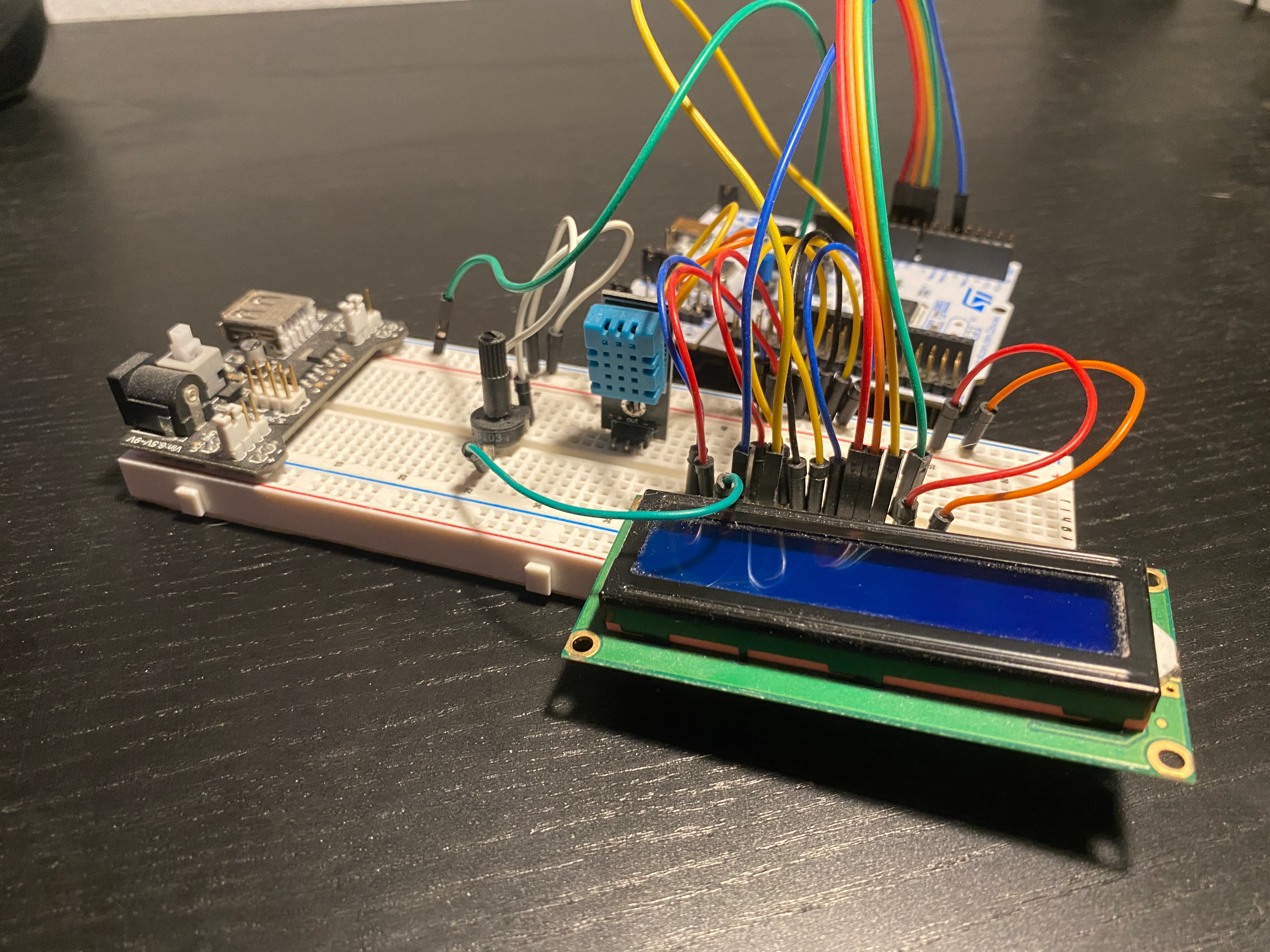 Image of the DHT11 and LCD electronics on a breadboard